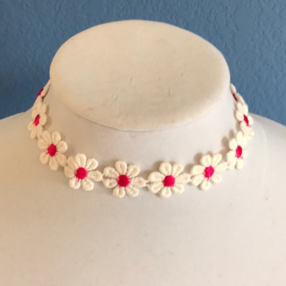 🆕 Small Flower Choker (Multiple Colors)